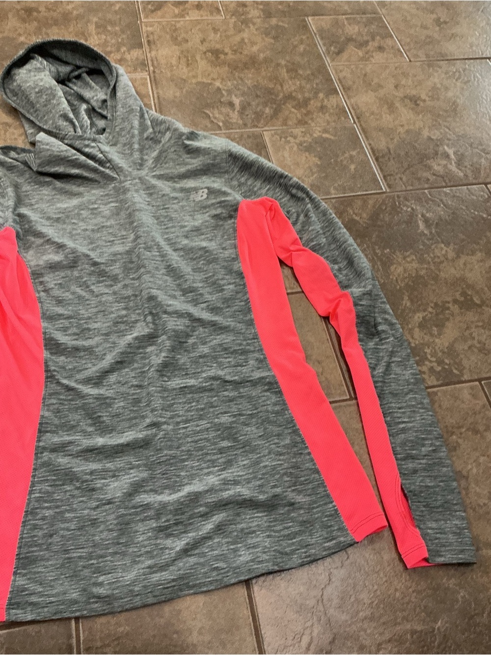 🥵 New Balance Gray & Neon pink Hooded Performance Top - Picture 4 of 5